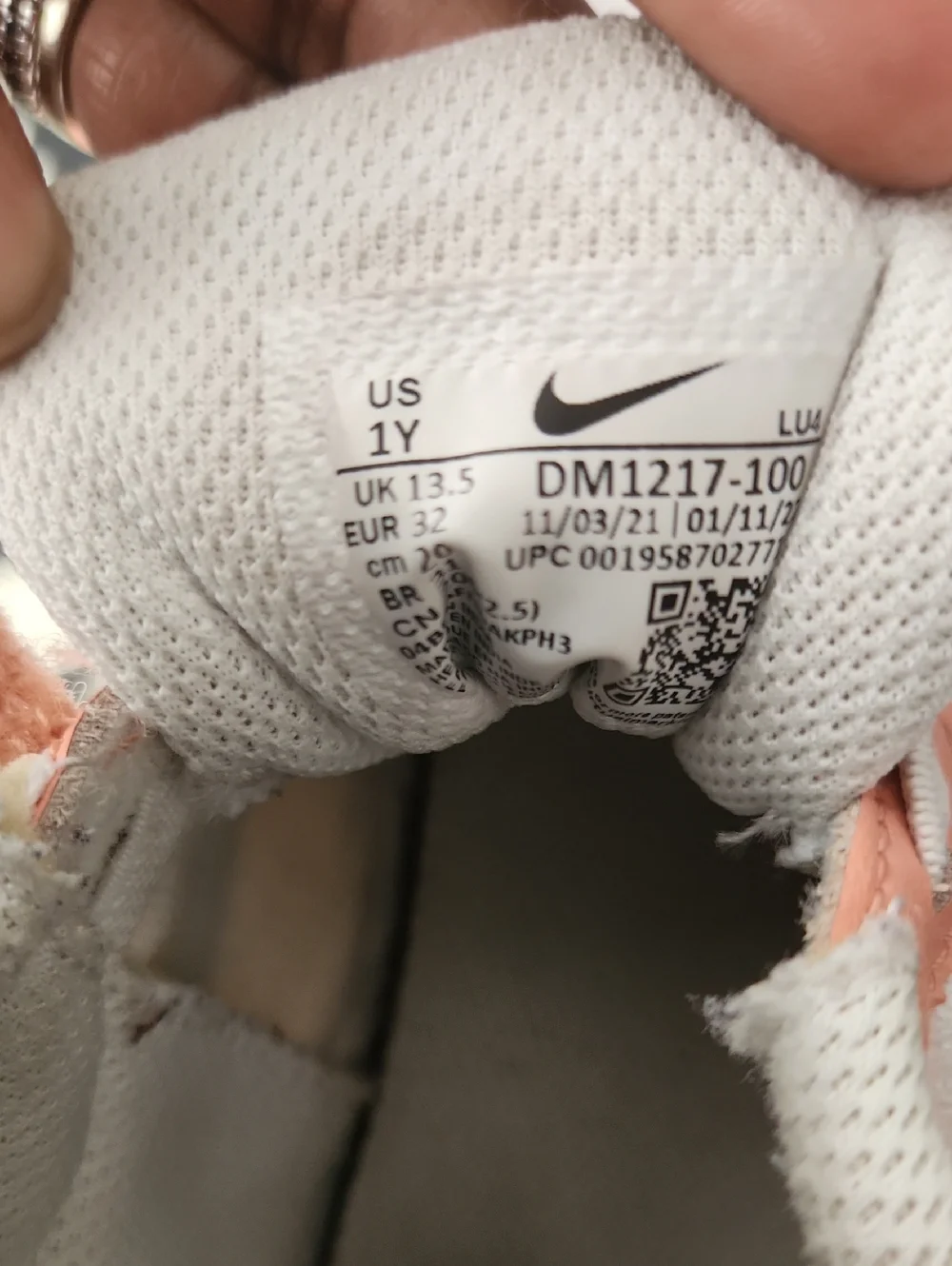 Nike Kids Peach & White Low-Top Sneakers with Hook-and-Loop Strap SZ 1Y - Picture 7 of 10